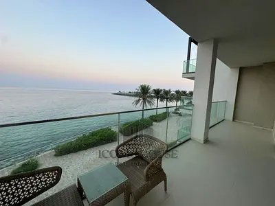 ڤيلا فندقيه اربع غرف مباشرة على البحر مع تيراس