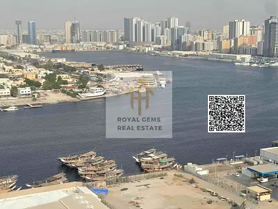 شقة فاخرة بإطلالة مباشرة على خور عجمان