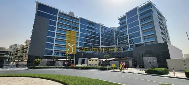 HIGH FLOOR | POOL VIEW | 3BR + STORE + LAUNDRY ROOM