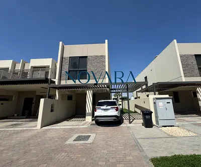 GENUINE RESALE | Rented | 3B | SPACIOUS LAYOUT R2EM | UNFURNISHED | Back to Back