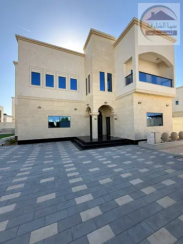 للبيع فيلا في امارة الشارقة منطقة الحوشي بسعر مميز  وتصميم راقي تملك حر جميع الجنسات العربية