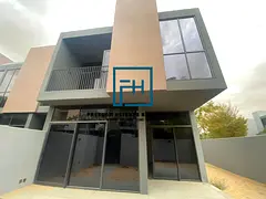 4 bedrooms corner townhouse available for rent.