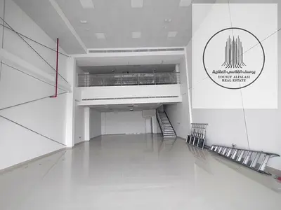 للإيجار — شوروم راقٍ بموقع استراتيجي على شارع رئيسي في الصناعية 18 بالشار مساحة واسعة مع ميزانين وكهرباء قوية 38 كيلو واط مثالية للأنشطة التجارية والم