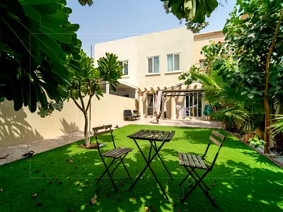 Upgraded | 2 Beds + Study | Big Backyard