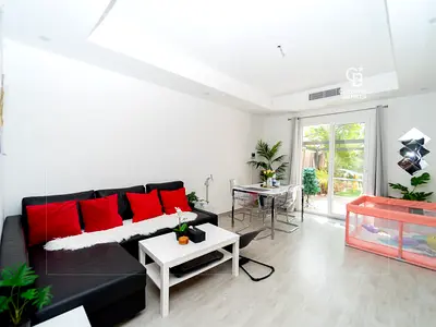Upgraded | 2 Beds + Study | Big Backyard