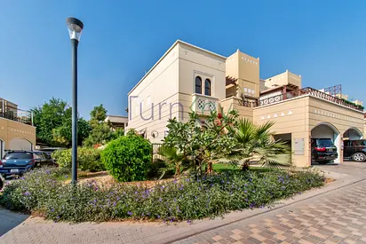 Corner Villa | Luxury 4 Bed |Bright Unit| Big Plot
