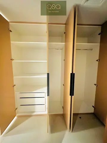 مبنى جديد تمامًا / إطلالة مفتوحة جزئيًا / استوديو واسع / مطبخ مفتوح / مع موقف سيارات