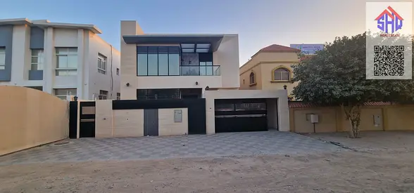 Villa for sale in Al Rawda area, five master bedrooms + majlis, 2 living rooms and maid's room