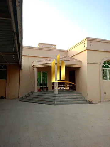 🏡Villa for Sale in Al Nakhilat – Main Road Location