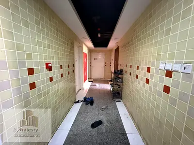 للبيع سكن عمال استثماري في الصجعة – 21 غرفة + يارد مؤجر – دخل سنوي 435,180 درهم – عائد حتى 9% – مساحة 14,530 قدم – موقع استراتيجي في الشارقة