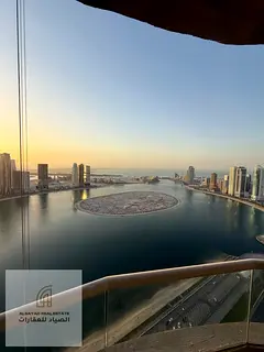 An apartment for sale consisting of three bedrooms and a living room with a sea view.