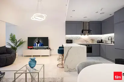 Corner Unit l Sea Views l Fully Upgraded