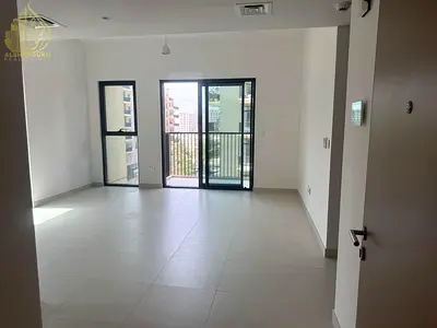 2 bedrooms /1 master room /store /balcony/ Side sea view