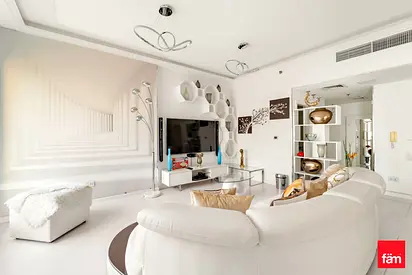 Luxurious Apartment | Upgraded | Beachfront