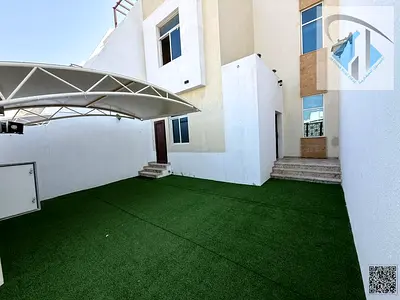 فيلا للبيع مقابل المسجد شامل المياه الكهرباء المكيفات تملك حر لجميع الجنسيات