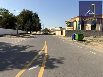 للبيع قطعة أرض سكنية زاوية علي شارع وسكة بمنطقة القوز