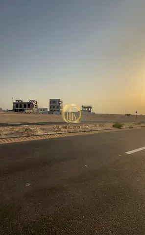 ارض سكنيه في منطقه مزيرعه B ضاحيه الرحمانيه على شارع  مساحه 2852قدم مربع تملك حر للعرب تصريح ارض + 1+50٪ جاهزه للبناء