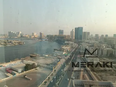 شقة فاخرة بإطلالة بانورامية على الخور – لا تُفوّت الفرصة!