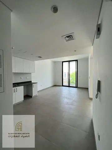 شقة مميزة بموقع مميز في الجادة