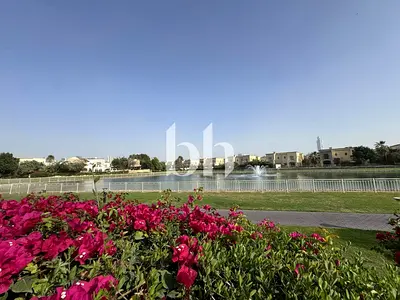 Lake View | Corner Plot | Spacious Garden |