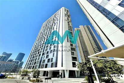 Sophisticated Living | Community & Partial Sea View