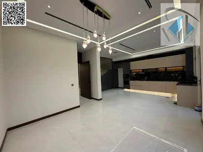 يشمل السعر رسوم التسجيل. مكون من 5 غرف نوم رئيسية مع خزائن ملابس مدمجة وسطح، معروض للبيع الآن بسعر مناسب في منطقة راقية في الياسمي