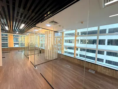 مكتب فاخر في برج بريميوم مجهز بالكامل