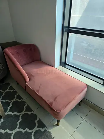 Elegant Pink Chaise Lounge