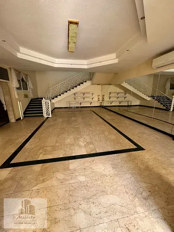 فيلا للبيع في امارة الشارقة منطقة القوز