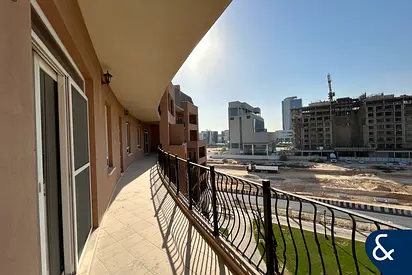 Three Bedroom I 2169 Sqft I Vacant Now