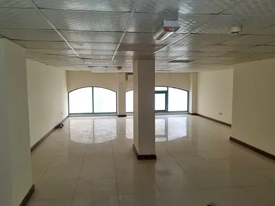 600,TO 1000 SQRFT OPEN AND SAPRATE OFFICES AVAILABLE FOR RENT READY TO MOVE IN NEAR MAIN ETISALAT NEXT TO GRAND MALL  MUSALLA AREA CLOSE TO ROLLA AREA