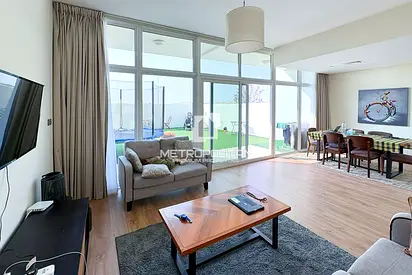Single Row | Fully Furnished | Upgraded Clean