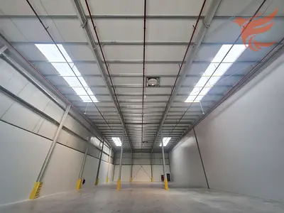 مخزن للإيجار | 10,000 قدم مربع | كهرباء 300 كيلو وات