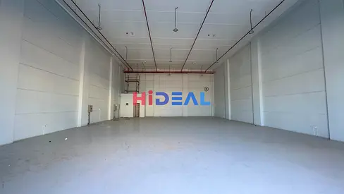 4650 SQFT WAREHOUSE WITH 120 KW ELECTRICITY AVAILABLE FOR RENT !!
