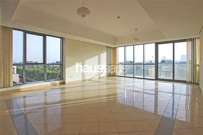 Chiller Free | Vacant | Stunning Views