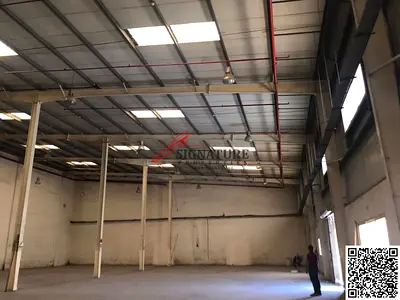 مستودع بمساحة 5500 قدم مربع مطل على الطريق، كهرباء ثلاثية الطور للإيجار في منطقة الجرف الصناعية بعجمان