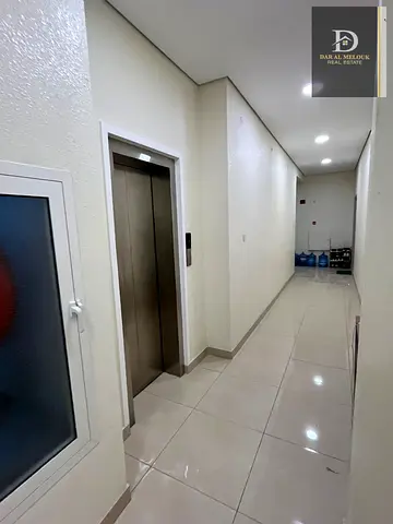 للبيع فى الشارقه   بنايه فى مويلح   مساحه : 6000 قدم   على شارع رئيسى   الدخل : 10 %  مؤجره بالكامل   الدخل السنوى : 1 مليون  و 50 الف درهم   العمر :