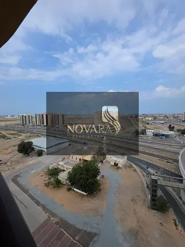 شقة للإيجار السنوي في أم القيوين – غرفة وصالة مع بلكونة – على شارع الملك فيصل – باركن مجاني