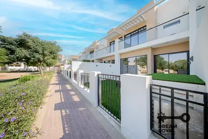 Upgraded 3BR | Full Lake View | Park Access