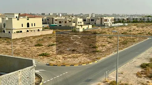 للبيع أرض سكنية – الشارقة / الرقيبة (ضاحية السيوح)  📍 الموقع: زاوية على شارعين قار