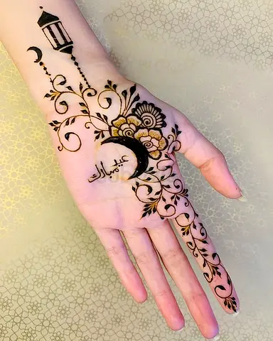 Henna artist