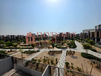 صف واحد _ على حمام السباحة والحديقة _ وحدة زاوية