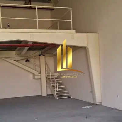 للإيجار | شبرة في منطقة الصجعة في الشارقة مساحة 3,300 قدم جاهزة للاستخدام