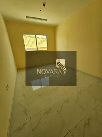 متاح للإيجار السنوي مكاتب جديدة في الجرف الصناعية 3 ، خلف السوق الصيني مكتب حديث للإيجار في الجرف الصناعية 3