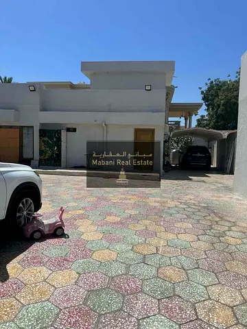 للبيع بيت زاويه علي شارعين