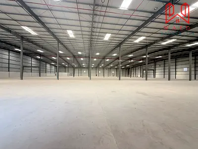 Premium Grand Warehouse-Ideal for Storage - Prime Location