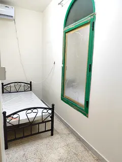Closed  furnished partition for rent