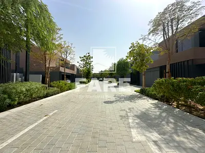 Distress Deal /4BR / POOL / Freehold / Ready