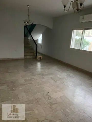 فيلا للايجار في إمارة الشارقة منطقة العزرة