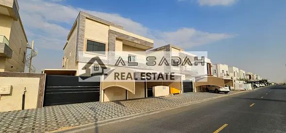 فيلا حوشي 
مساحة الأرض 5000 قدم 
مساحة البناء 4250 قدم 
أرضي و اول 
في الدور أرضي صالة ومجلس وحمامين و غرفة النوم ماستر 
مطبخ كبيرة 
و غرفة خدامه ماستر 
مظلات السيارة 
مطبخ خارجي 
وفي الدور الأول 4 غر